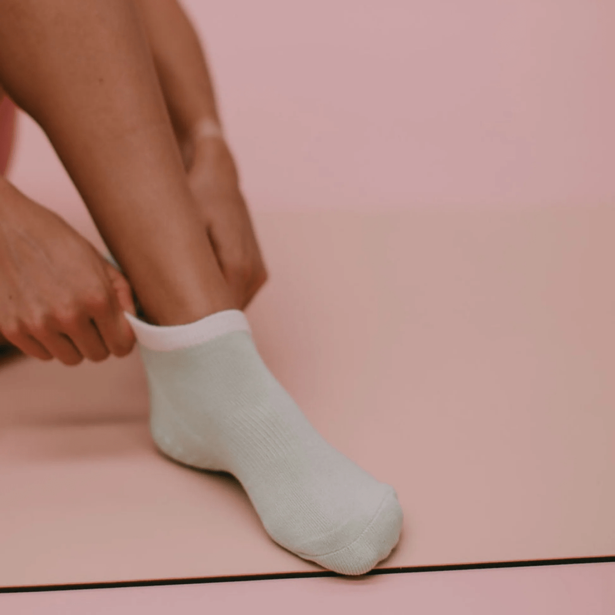 Your Reformer - Ankle Grip Socks - Merchandise - M - Cave Sports Nutrition